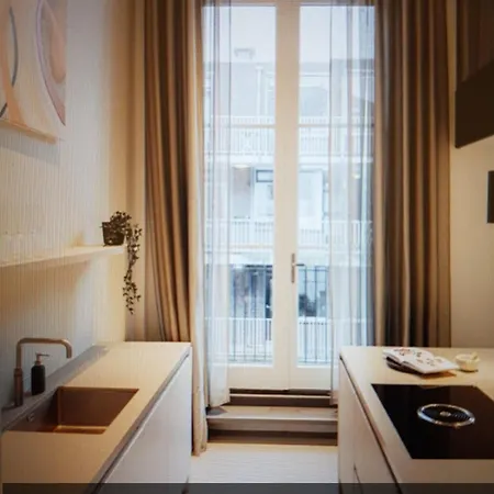 Canal District - 9 Streets Guest house *